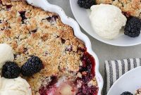 Sweet Blackberry Crumble Cobbler