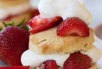 Fluffy Biscuit Strawberry Shortcake