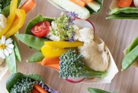 Mediterranean Hummus & Crisp Veggies