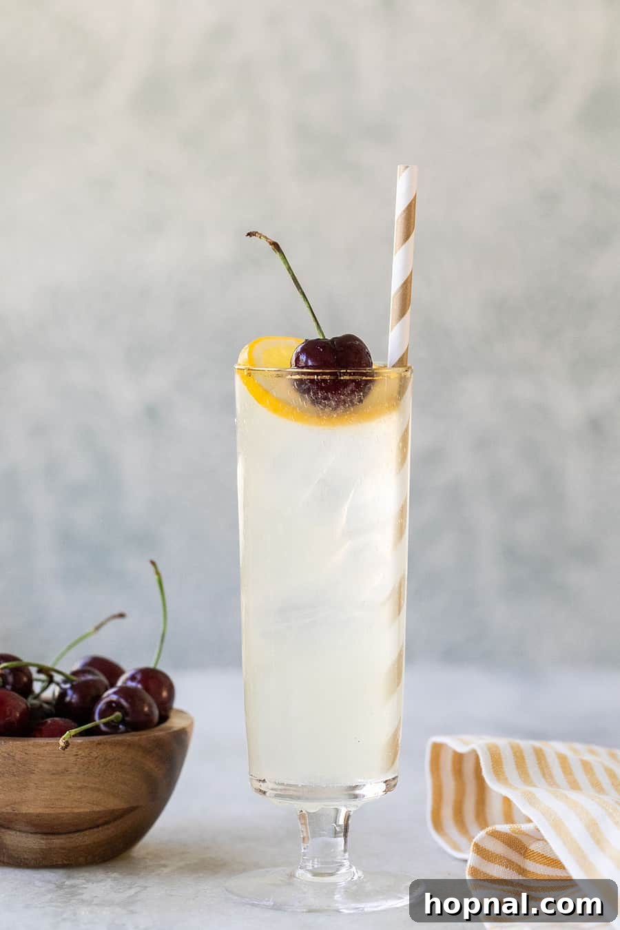 Tom Collins recipe, a classic gin cocktail for summer.