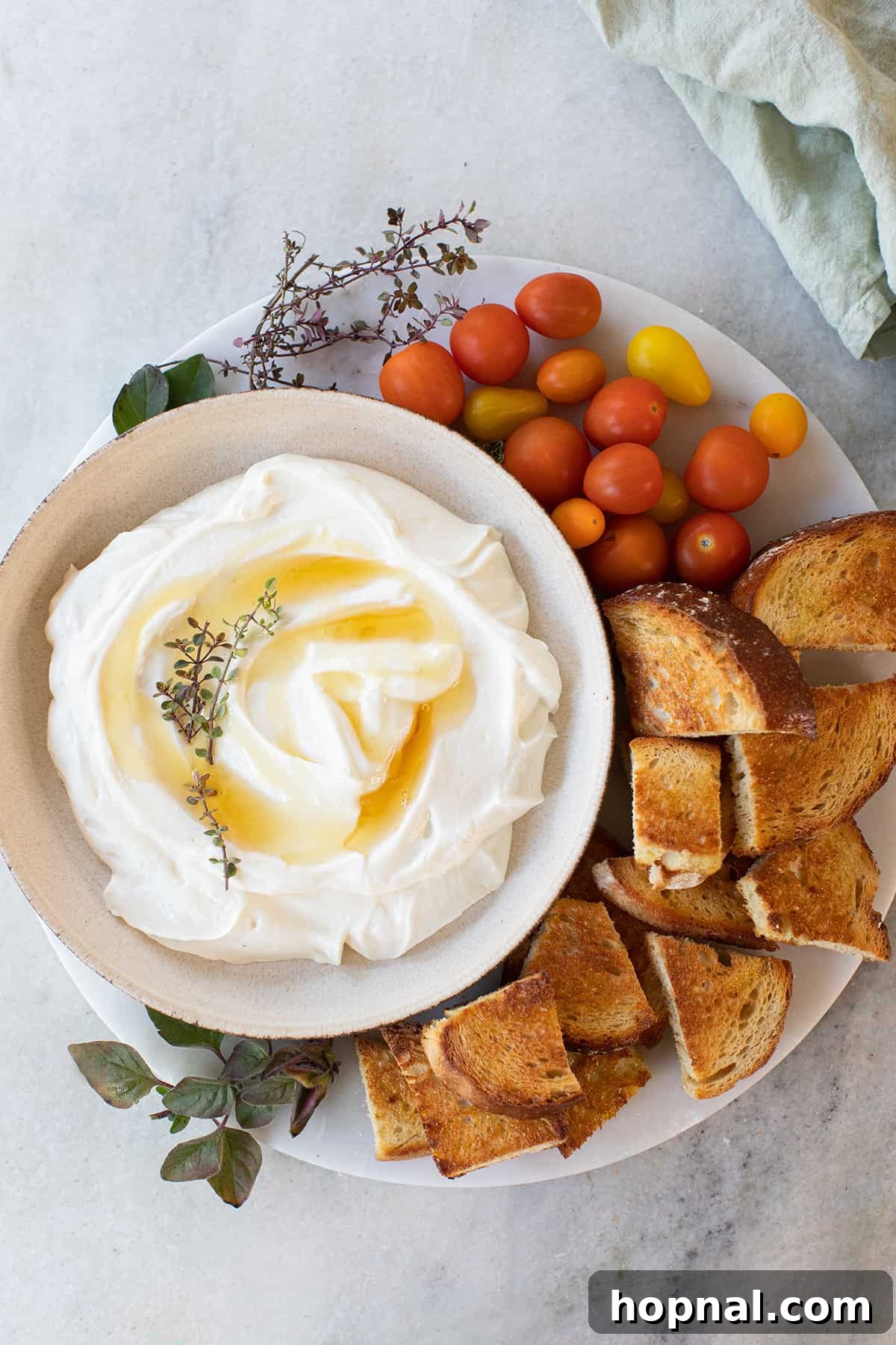 Easy appetizer with honey and cheese and bread, ready to be enjoyed.